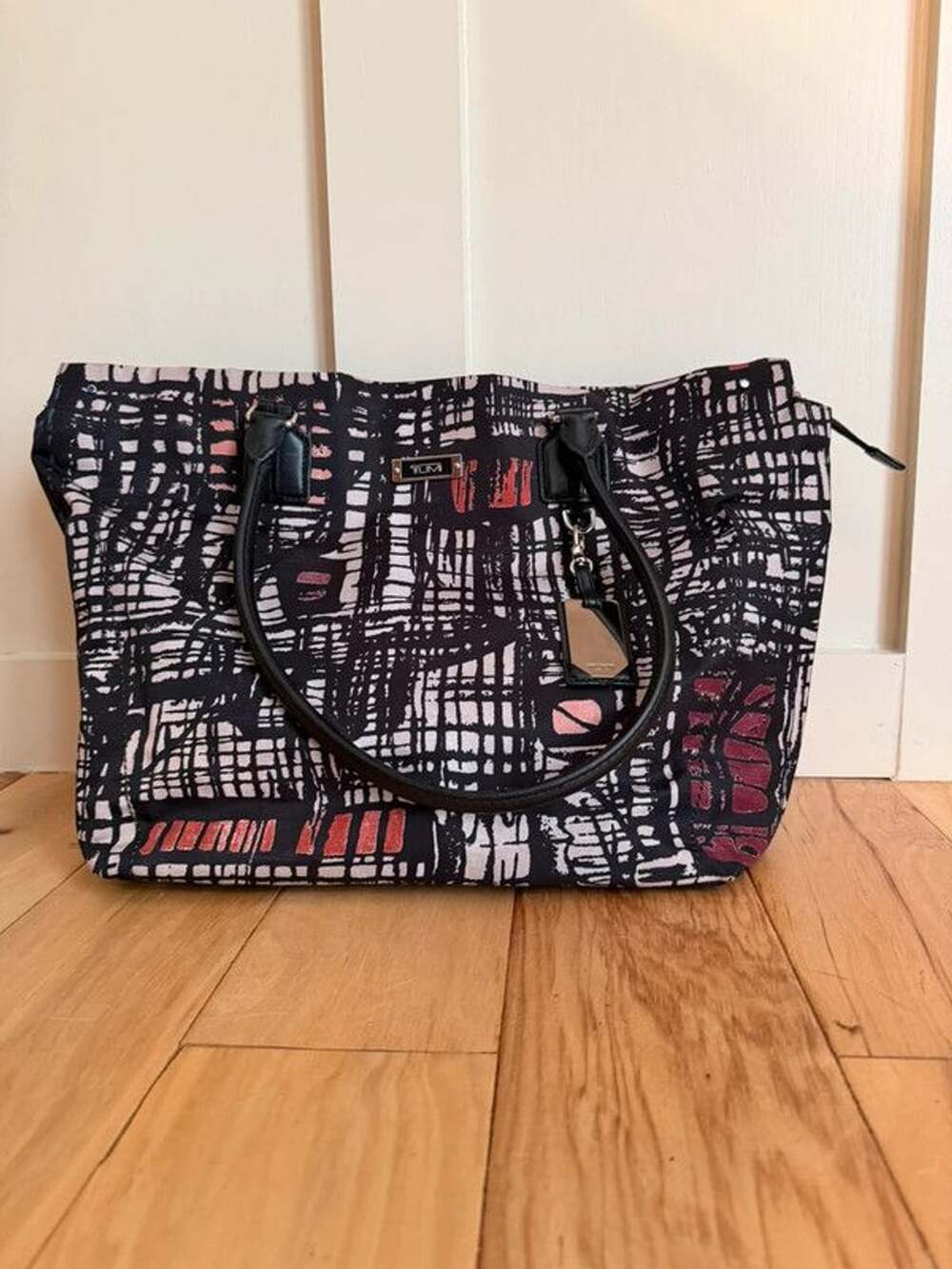 Tumi Voyageur Geometric Pattern Versatile Handbag Designer And Unique - Picture 2 of 6